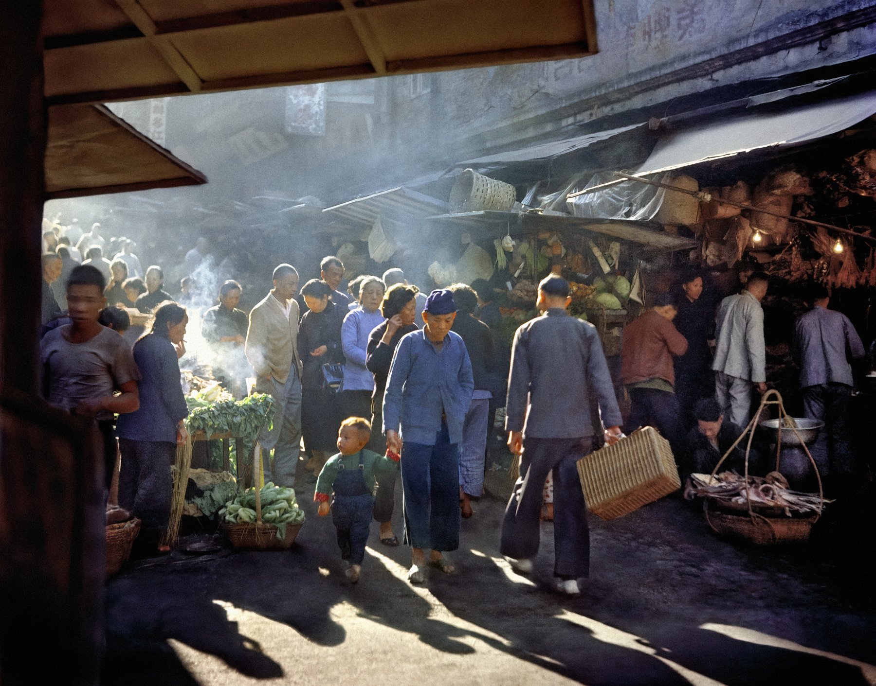 Photo-Book: Hong Kong Yesterday 香港追憶| Fan Ho 何藩— Blue Lotus